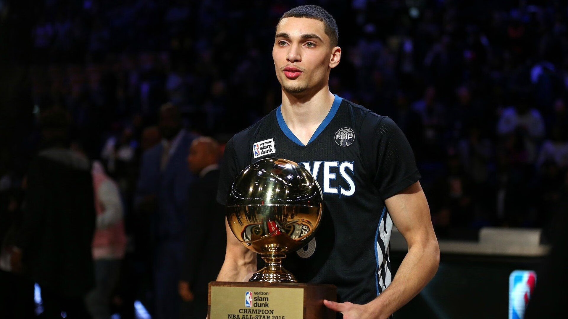 赛季终极对决预测:冠军争夺的最终战光芒四射,王者终极对决